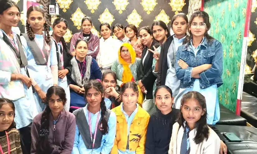 बालिकाएं बनीं हुनरमंद, ब्यूटी एंड वेलनेस में ऑन जॉब ट्रेनिंग से आत्मनिर्भरता की ओर कदम