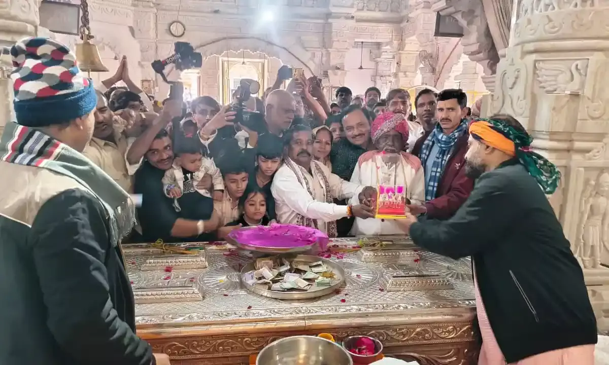 प्रभु श्री कोटड़ी श्याम को 526 ग्राम चांदी का रथ अर्पित, शोभायात्रा निकली