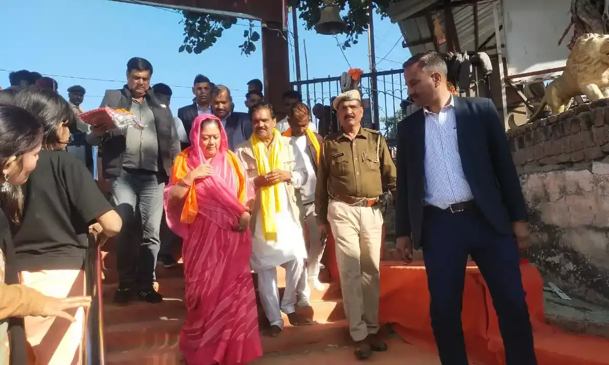 जोगणियां माता मंदिर पहुंची पूर्व सीएम वसुंधरा राजे: भीलवाड़ा जाते समय दर्शन कर पूजा-अर्चना की, मां को चुनरी चढ़ाई