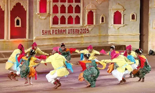 मुक्ताकाशी मंच पर कई राज्यों की लोक संस्कृति की झलक देख दर्शक हुए अभिभूत मुक्ताकाशी मंच पर कई राज्यों की लोक संस्कृति की झलक देख दर्शक हुए अभिभूत