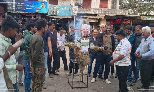 बांग्लादेश में हिंदुओं पर हो रहे अत्याचार के विरोध में बनेड़ा में विरोध प्रदर्शन बांग्लादेश में हिंदुओं पर हो रहे अत्याचार के विरोध में बनेड़ा में विरोध प्रदर्शन