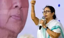 ईद कार्यक्रम में जाने पर उठते हैं सवाल, तुष्टिकरण के आरोपों पर ममता ने कसा तंज