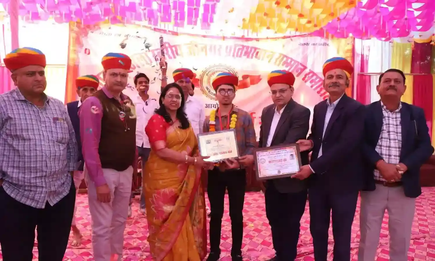 501 प्रतिभाओं का किया सम्मान, शिक्षा को बताया समाज की प्रगति का आधार