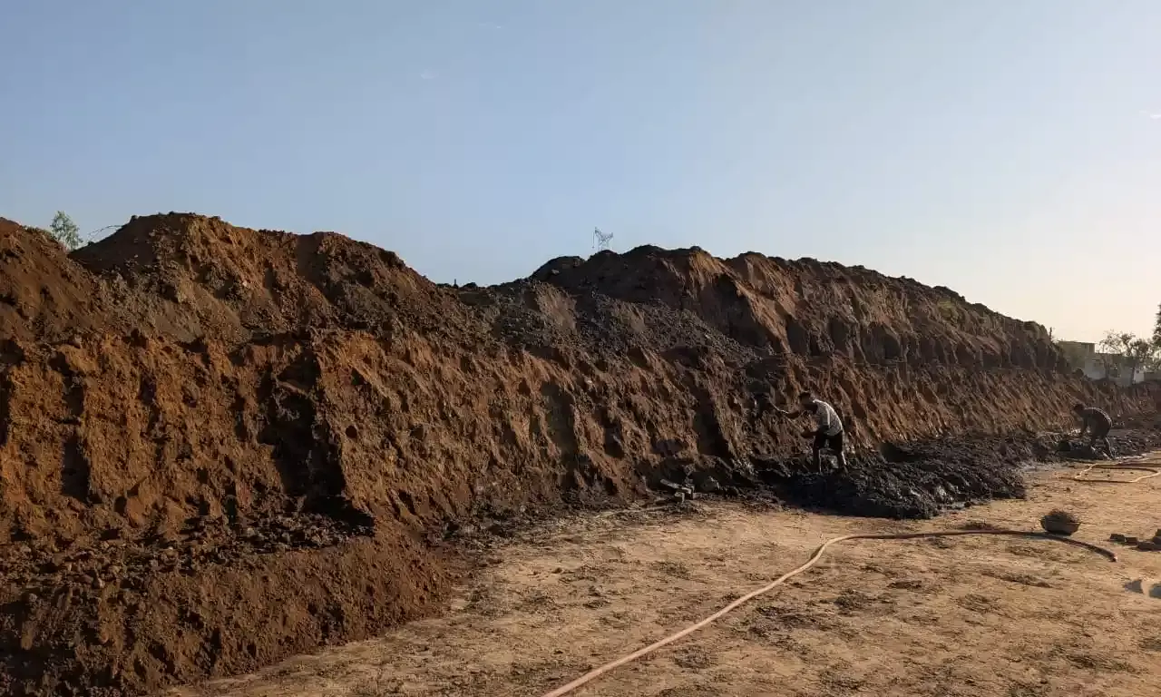 अवैध खनन के खिलाफ कार्यवाही प्रारंभ,4000 मैट्रिक टन ब्रिक अर्थ का अवैध स्टॉक पकड़ा अवैध खनन के खिलाफ कार्यवाही प्रारंभ,4000 मैट्रिक टन ब्रिक अर्थ का अवैध स्टॉक पकड़ा