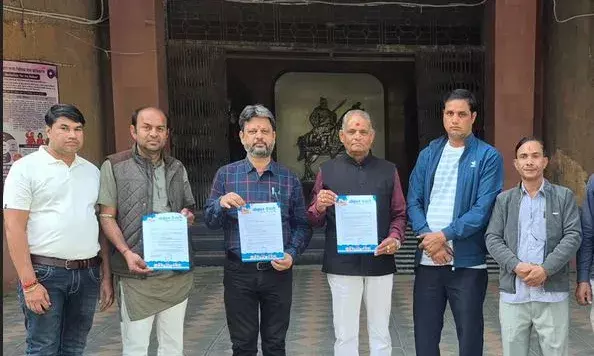 दुग्ध उत्पादकों ने प्रति लीटर पांच रुपये सब्सिडी की  उठाई मांग