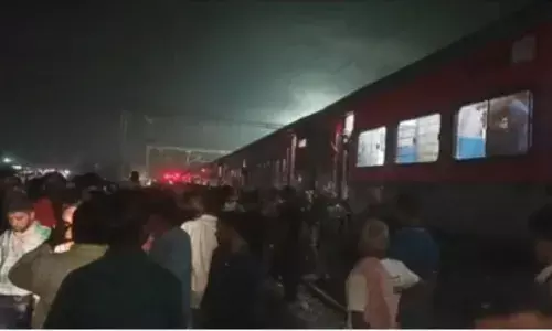 टाटानगर एर्नाकुलम एक्सप्रेस के दो कोच में आग, एक यात्री की मौत