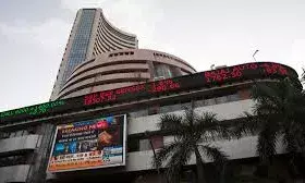 बाजार में तेजी के साथ खुला सेंसेक्स-निफ्टी, शुरुआती कारोबार में फिसला रुपया बाजार में तेजी के साथ खुला सेंसेक्स-निफ्टी, शुरुआती कारोबार में फिसला रुपया