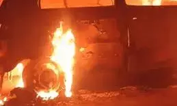 अजमेर: नसीराबाद घाटी में कार गोवंश से टकराई, शॉर्टसर्किट से लगी आग, चालक घायल