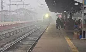 जाना था गया, ट्रेन  पहुंच गई भागलपुर… जोनल तालमेल की कमी से यात्री ठंड में फंसे
