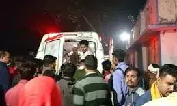 बागेश्वर धाम की हनुमंत कथा के समापन पर अफरा तफरी, काफिले की गाड़ियां टकराईं, अलग अलग घटनाओं से मचा हड़कंप