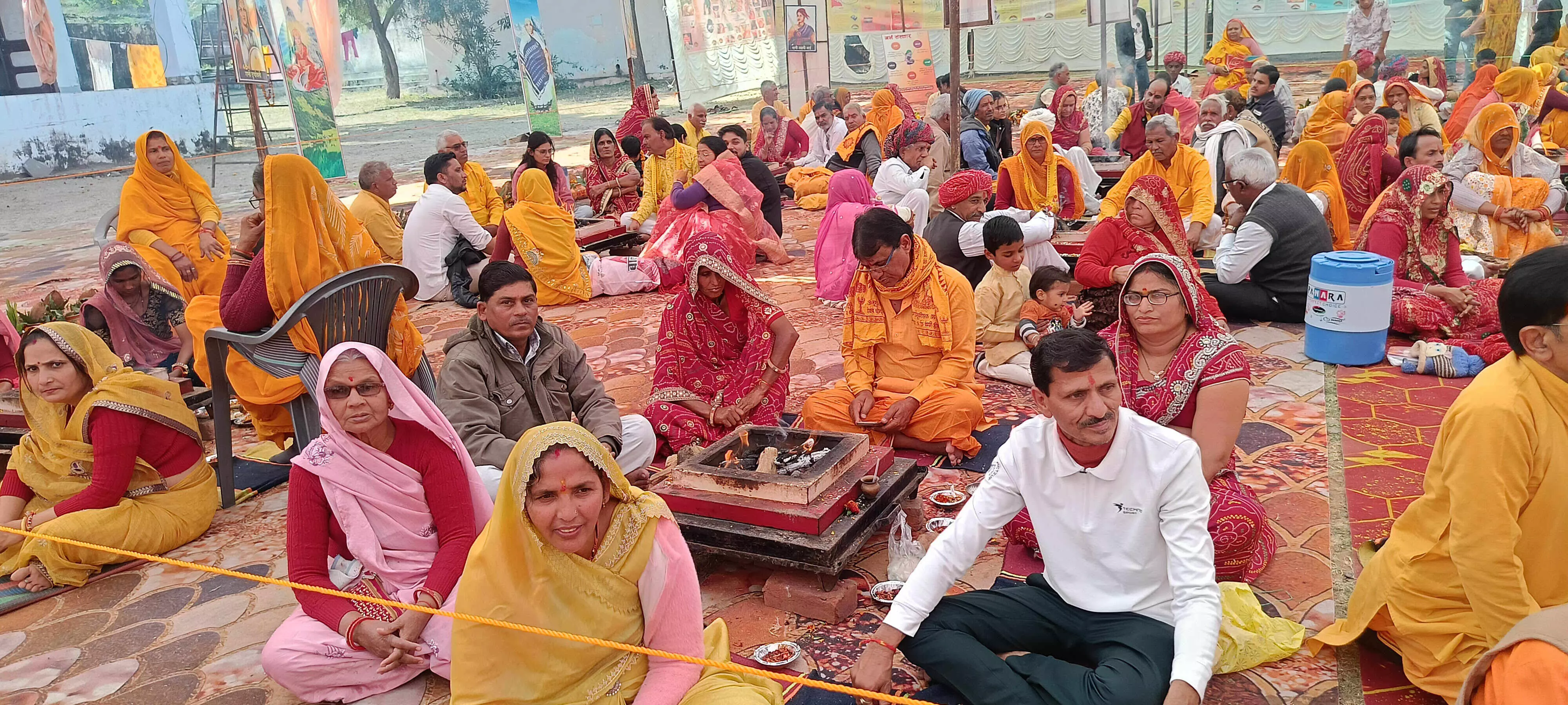 24 कुंडीय गायत्री महायज्ञ के साथ गुरुदीक्षा संस्कार संपन्न 24 कुंडीय गायत्री महायज्ञ के साथ गुरुदीक्षा संस्कार संपन्न