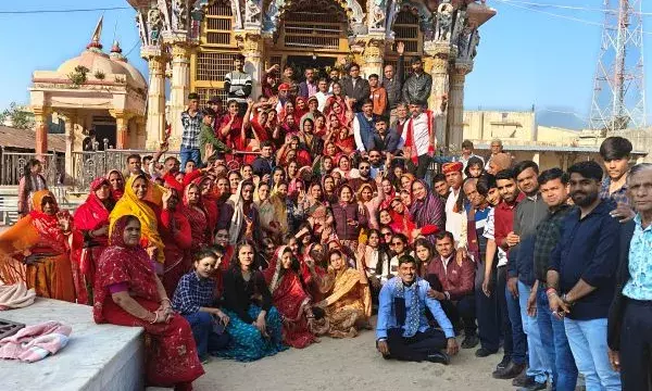 जयकारों के साथ कुलदेवी मां अन्नपूर्णा के द्वार पहुंचा औदिच्य समाज के 160 यात्रियों का जत्था