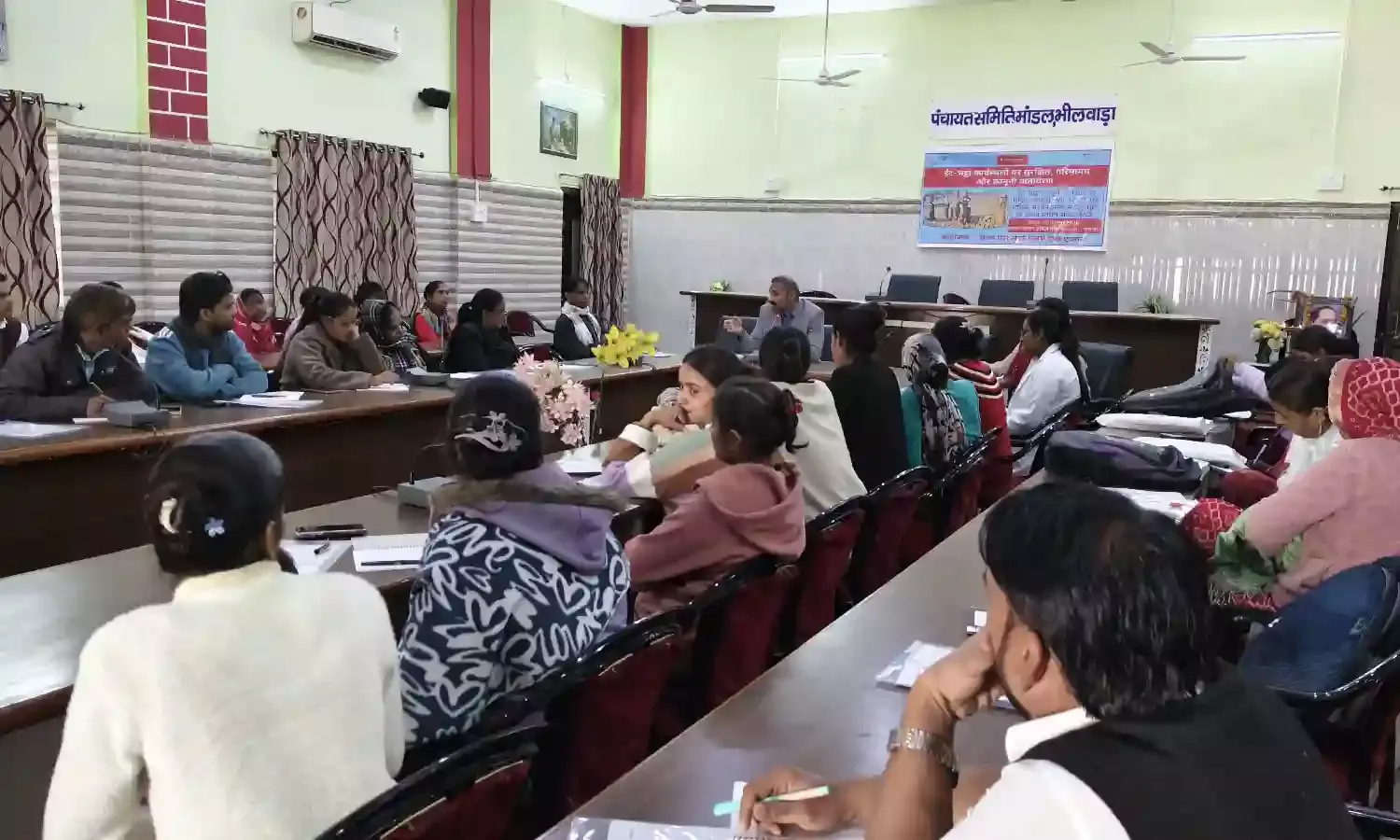 जिला स्तरीय अर्धवार्षिक बैठक में प्रवासी मजदूरों, बाल श्रम व शिक्षा स्वास्थ्य पोषण के अधिकारों पर गहन मंथन