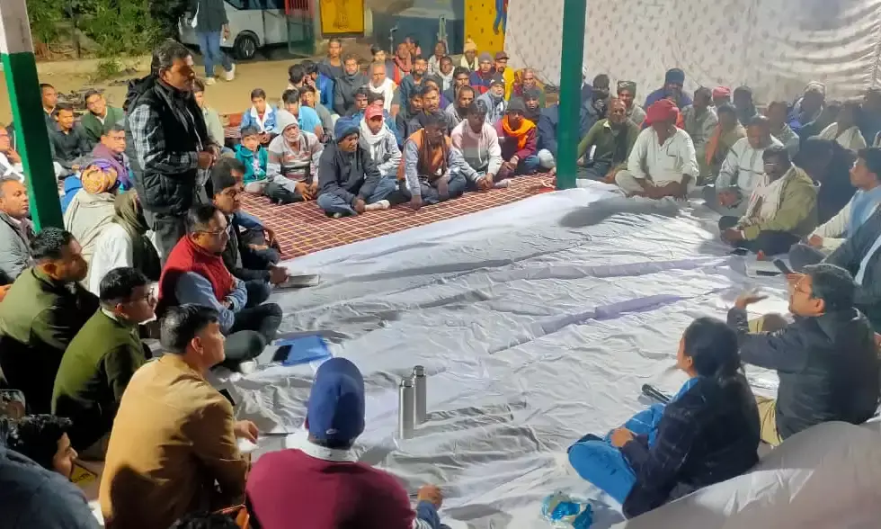 काछबा में जिला कलेक्टर की रात्रि चौपाल, ग्रामीणों की सुनी समस्याएं