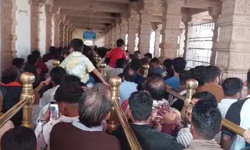 नववर्ष पर सांवलिया धाम में श्रद्धालुओं की भारी भीड़, रास्तों पर लंबी वाहनों की कतारे