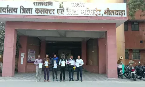 भीलवाड़ा के ऐरवाल समाज और मंदिर निर्माण समिति ने मुख्यमंत्री के नाम जिला कलेक्टर को सौंपा ज्ञापन