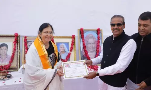 निःशुल्क नेत्र चिकित्सा शिविर में सेवा-समर्पण का किया  सम्मान