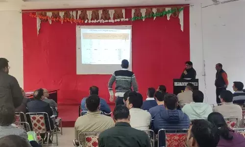 टारगेट अनुसार स्वास्थ्य सेवाओं की पेडेंसी में चिकित्सक करे सुधार- सीएमएचओ डॉ. गुर्जर