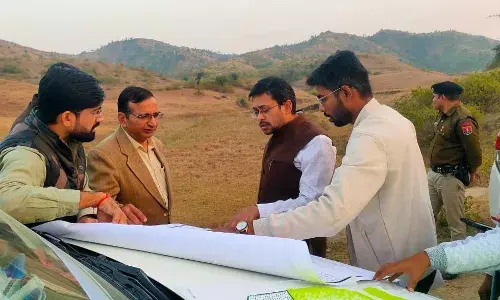 जिला कलक्टर ने किया देवास-3 एवं 4 बांध परियोजना के पुनर्वास स्थल का निरीक्षण जिला कलक्टर ने किया देवास-3 एवं 4 बांध परियोजना के पुनर्वास स्थल का निरीक्षण