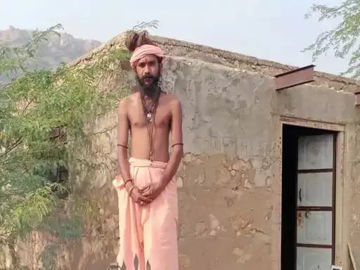 साधु ने लगाई फांसी,मरने से पहले बनाया वीडियो साधु ने लगाई फांसी,मरने से पहले बनाया वीडियो