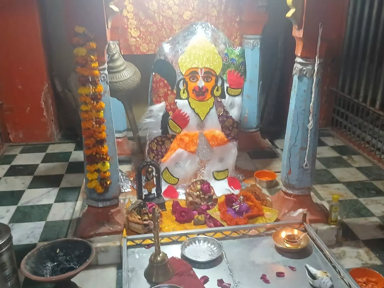 गुरला शिव नगर में हडुतिया बालाजी को पहनाया ऊनी चोला गुरला शिव नगर में हडुतिया बालाजी को पहनाया ऊनी चोला