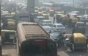 निजी बसों की छत पर सीढ़ी और कैरियर हटाने का आदेश, 31 दिसंबर तक पालन अनिवार्य निजी बसों की छत पर सीढ़ी और कैरियर हटाने का आदेश, 31 दिसंबर तक पालन अनिवार्य