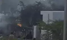 अजमेर में गैस सिलेंडर ब्लास्ट से झोपड़ी में लगी भीषण आग, सारा सामान जलकर राख अजमेर में गैस सिलेंडर ब्लास्ट से झोपड़ी में लगी भीषण आग, सारा सामान जलकर राख