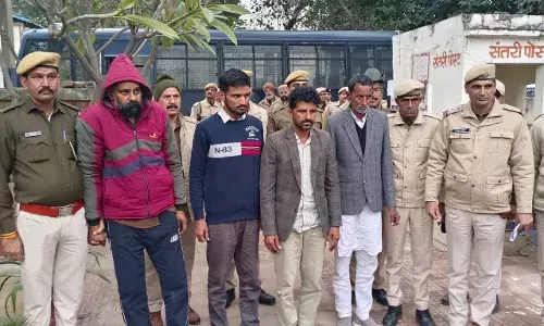 गैंगस्टर लॉरेंस और आरजू बिश्नोई गैंग की 91 लाख की रंगदारी रकम पकड़ी गई,चार गिरफ्तार गैंगस्टर लॉरेंस और आरजू बिश्नोई गैंग की 91 लाख की रंगदारी रकम पकड़ी गई,चार गिरफ्तार