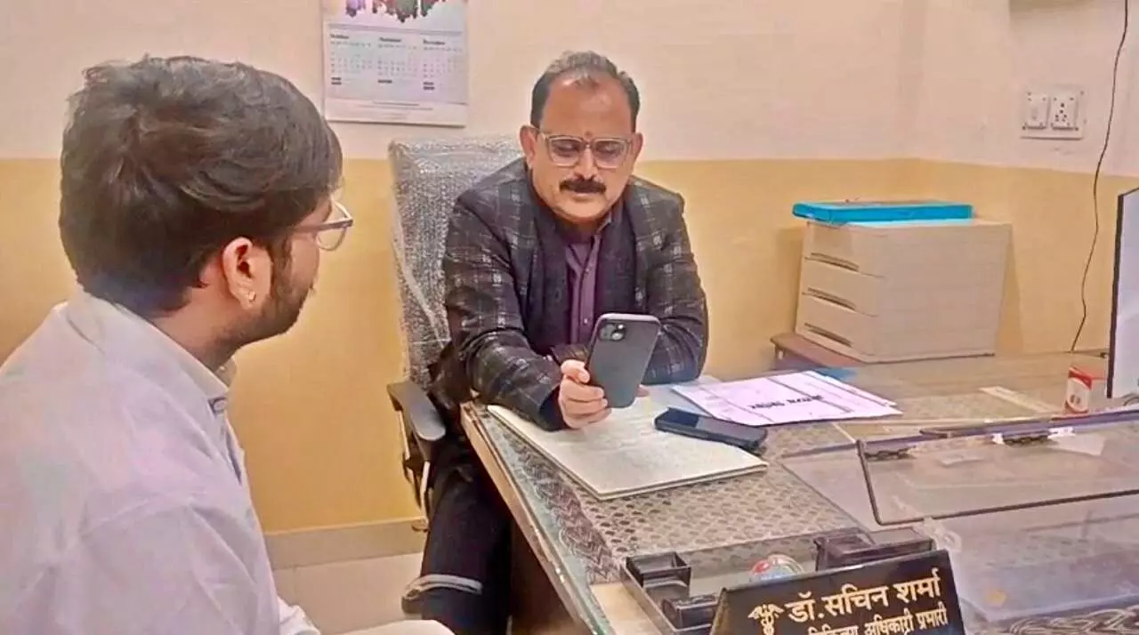 रिछेड़ में बैठे-बैठे कलक्टर ने ली नाथद्वारा के विशेषज्ञ चिकित्सक की निशुल्क ऑनलाइन सेवाएं रिछेड़ में बैठे-बैठे कलक्टर ने ली नाथद्वारा के विशेषज्ञ चिकित्सक की निशुल्क ऑनलाइन सेवाएं