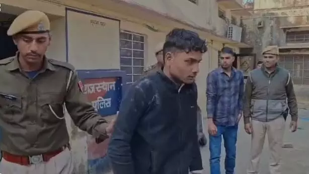 पत्नी के प्रेमी ने युवक की हत्या कर डेडबॉडी खाई में फेंकी पत्नी के प्रेमी ने युवक की हत्या कर डेडबॉडी खाई में फेंकी