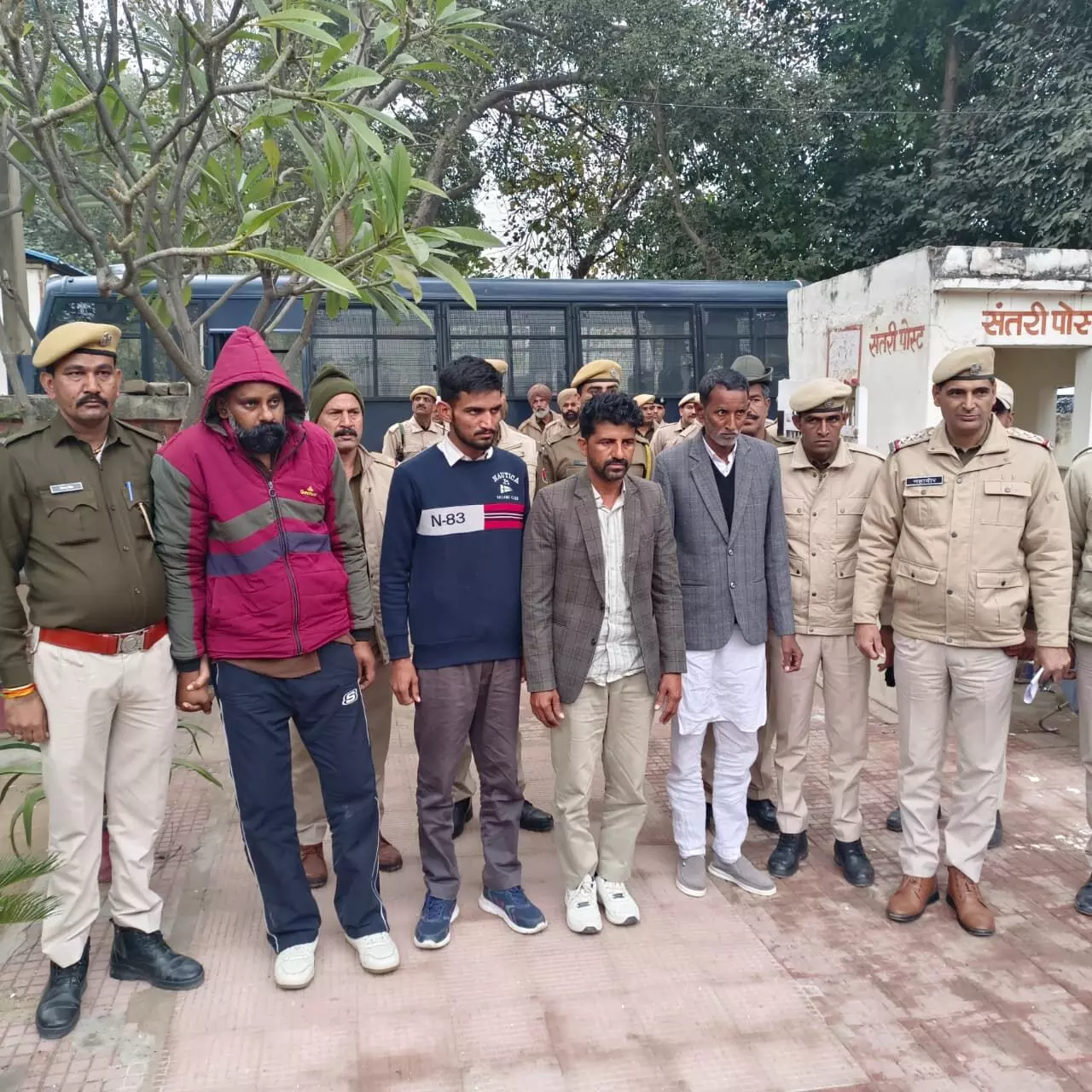 गैंगस्टर लॉरेंस और आरजू बिश्नोई गैंग की 91 लाख की रंगदारी रकम पकड़ी गई,चार गिरफ्तार गैंगस्टर लॉरेंस और आरजू बिश्नोई गैंग की 91 लाख की रंगदारी रकम पकड़ी गई,चार गिरफ्तार