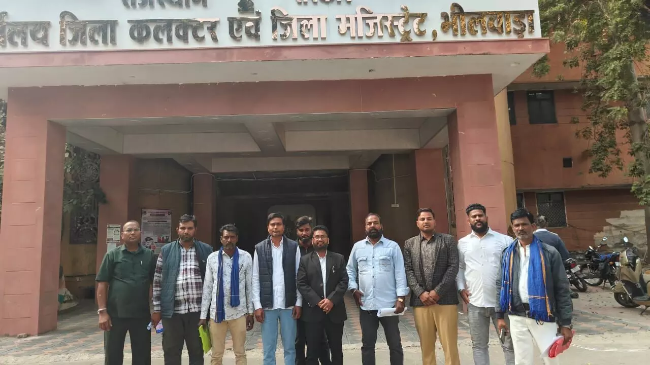 भूनास कारोई मारपीट मामले में आरोपियों की गिरफ्तारी की मांग, संगठनों ने एसपी को सौंपा ज्ञापन भूनास कारोई मारपीट मामले में आरोपियों की गिरफ्तारी की मांग, संगठनों ने एसपी को सौंपा ज्ञापन