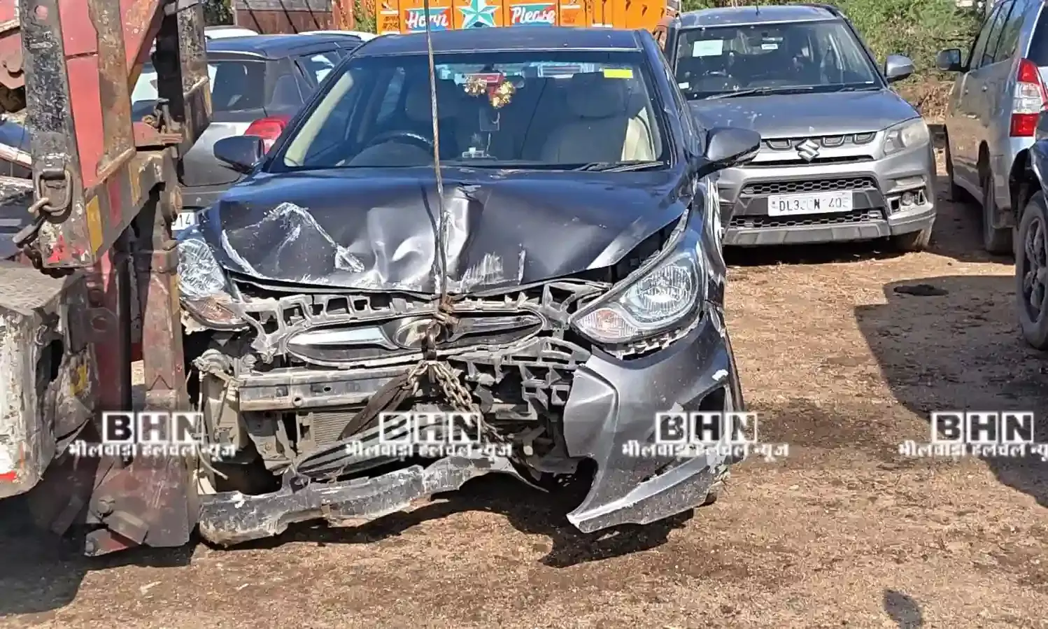 कार की टक्कर से बाइक सवार की मौत, परिजन हत्या का आरोप लगाकर धरने पर बैठे