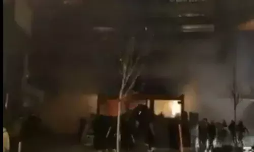 स्विट्जरलैंड के क्रांस मोंटाना स्की रिजॉर्ट में न्यू ईयर सेलिब्रेशन के दौरान विस्फोट, कई की मौत की आशंका स्विट्जरलैंड के क्रांस मोंटाना स्की रिजॉर्ट में न्यू ईयर सेलिब्रेशन के दौरान विस्फोट, कई की मौत की आशंका