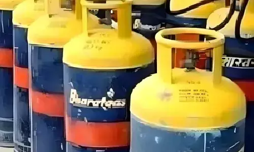कमर्शियल गैस सिलेंडर 111 रुपए महंगा