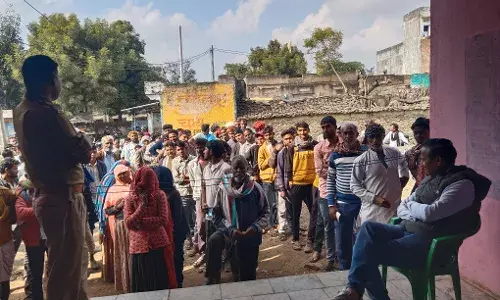 खाद की किल्लत से किसानों में आक्रोश, 300 कट्टे आए और 800 किसान पहुंचे