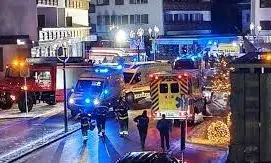 स्विट्जरलैंड: क्रांस-मोंटाना में न्यू ईयर जश्न के दौरान भीषण विस्फोट, 40 की मौत, 100 से अधिक घायल स्विट्जरलैंड: क्रांस-मोंटाना में न्यू ईयर जश्न के दौरान भीषण विस्फोट, 40 की मौत, 100 से अधिक घायल