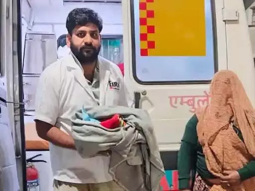 साल के आखिरी दिन एम्बुलेंस बनी प्रसूति कक्ष, हाईवे पर सुरक्षित जन्मा नवजात