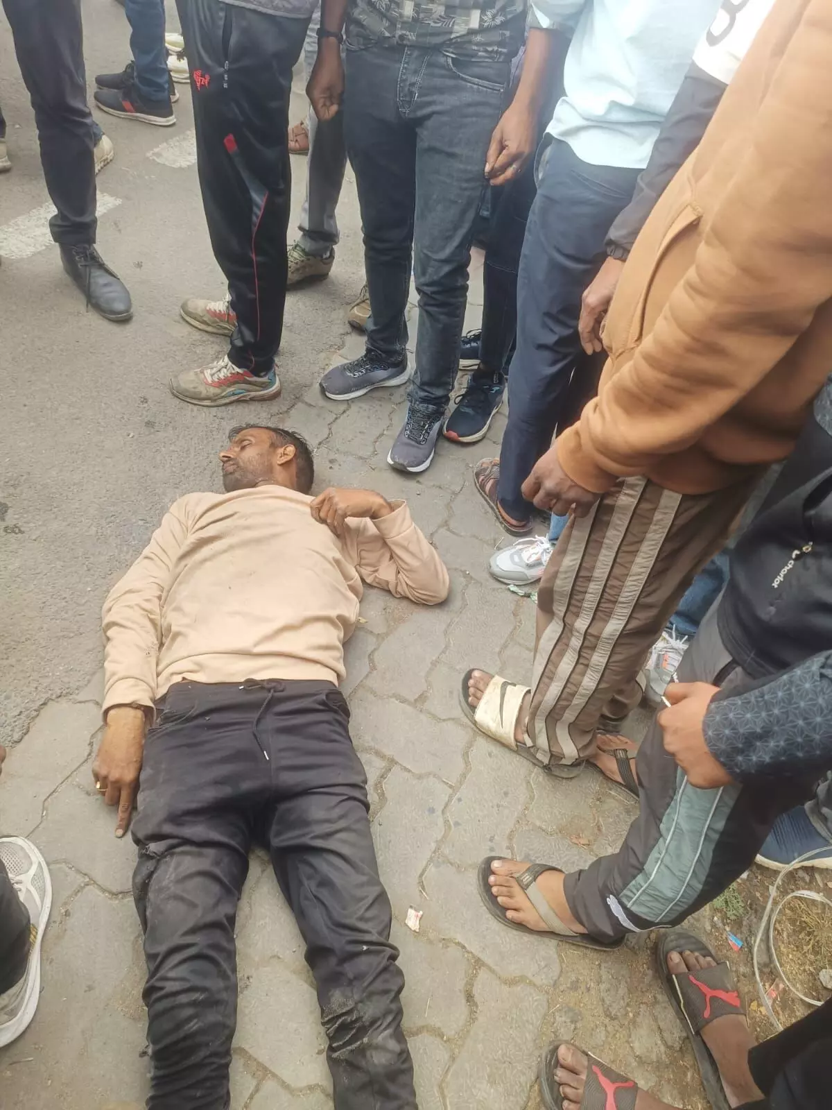 रिलायंस मॉल के पास ट्रैक्टर-लोडिंग टेंपो भिड़ंत, चालक की मौत रिलायंस मॉल के पास ट्रैक्टर-लोडिंग टेंपो भिड़ंत, चालक की मौत