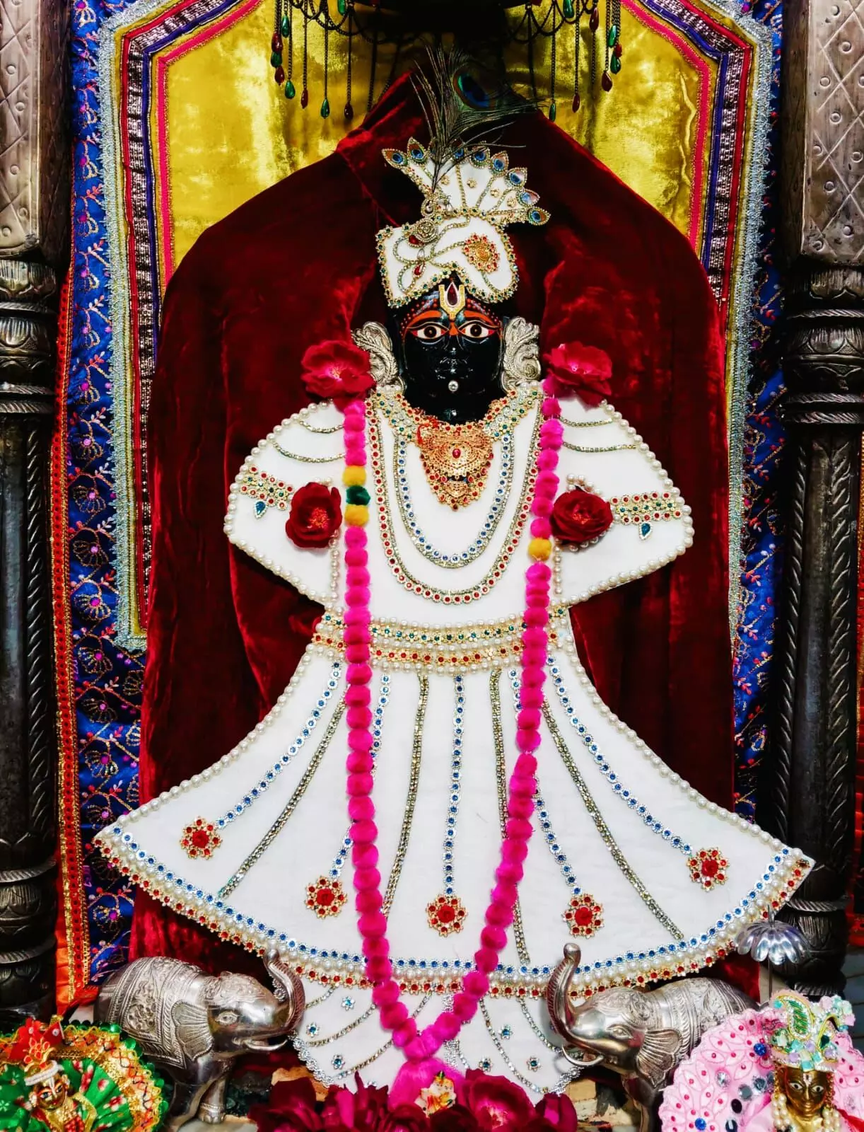 नव वर्ष पर विट्ठल स्वरूप श्रृंगार मे चारभुजा नाथ के विशेष दर्शन