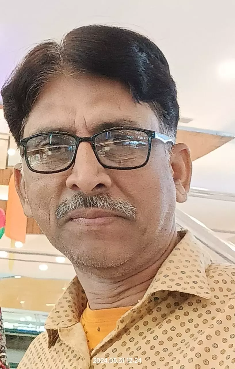 कलम बहुत बोलती है...! कलम बहुत बोलती है...!