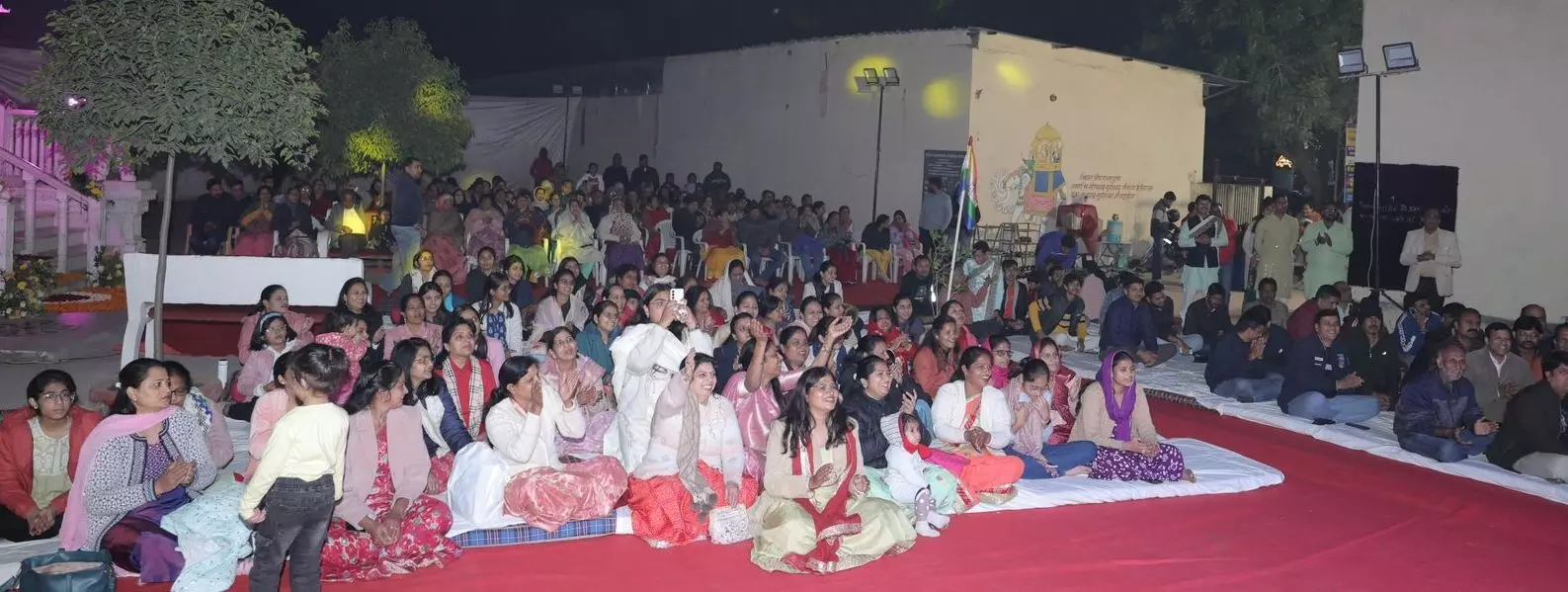 जैन डिवोशनल नाईट का ऐतिहासिक आयोजन, सैकड़ों श्रावक-श्राविकाएं भजनों पर झूमे जैन डिवोशनल नाईट का ऐतिहासिक आयोजन, सैकड़ों श्रावक-श्राविकाएं भजनों पर झूमे
