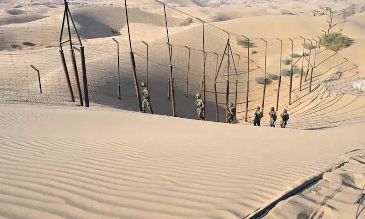 बॉर्डर पर पाकिस्तान से आई 20 करोड़ रुपये की हेरोइन जब्त, डिलीवरी के बाद लौट रहा ड्रोन खेत में हुआ क्रैश