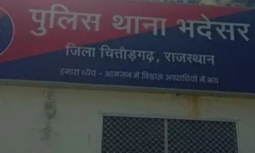 कन्नौज गांव में युवक की मौत के बाद तनाव, सड़क पर प्रदर्शन जारी, भारी पुलिस बल तैनात