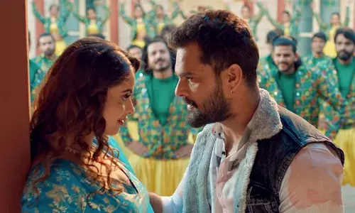 नये साल में ट्रेंडिंग स्टार खेसारीलाल यादव की “बुलबुल” बनी बिग बॉस 19 फेम नीलम गिरी, गाना पलक झपकते हुआ वायरल