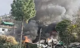 सेना कैंप में आग से हड़कंप, राहत एवं बचाव कार्य जारी सेना कैंप में आग से हड़कंप, राहत एवं बचाव कार्य जारी