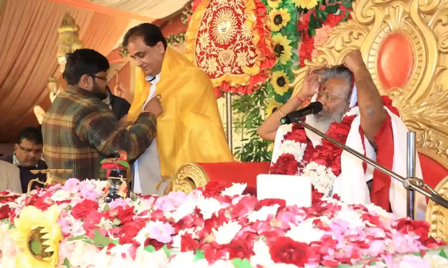 श्री एकलिंग शिवपुराण कथा में पहुंचे विधायक कृपलानी, गुरुदेव का किया स्वागत