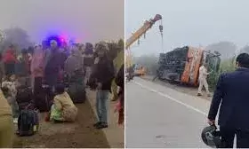 कोटा-झालावाड़ हाईवे पर यात्री बस पलटी, आधा दर्जन यात्री घायल