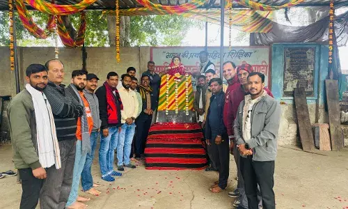 माता सावित्री बाई फुले जयंती पर द्वीप प्रज्ज्वलन कर किया नमन माता सावित्री बाई फुले जयंती पर द्वीप प्रज्ज्वलन कर किया नमन