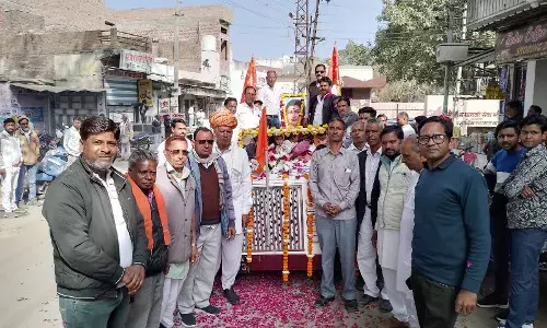 पूर्व सहकारिता मंत्री आंजना की ओर से कांग्रेसजनों ने शोभायात्रा पर पुष्पवर्षा कर किया स्वागत